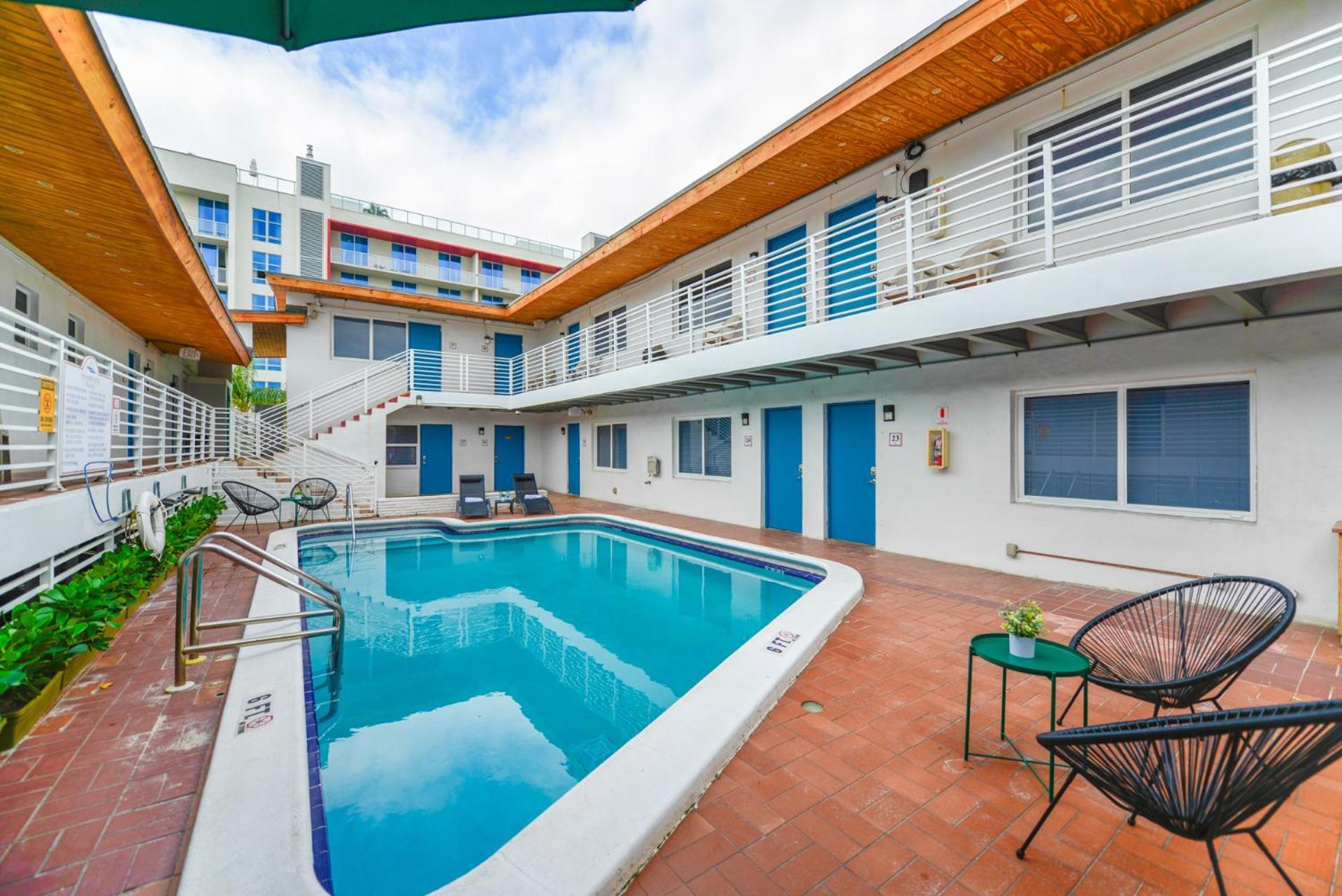 Serene Studio By The Beach With Pool - M34 ハリウッド エクステリア 写真